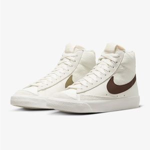 Nike Blazer Mid ‘77 women’s size 7